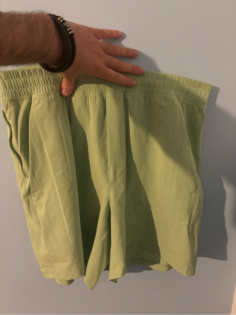Lulu lemon men’s shorts size large 
5”